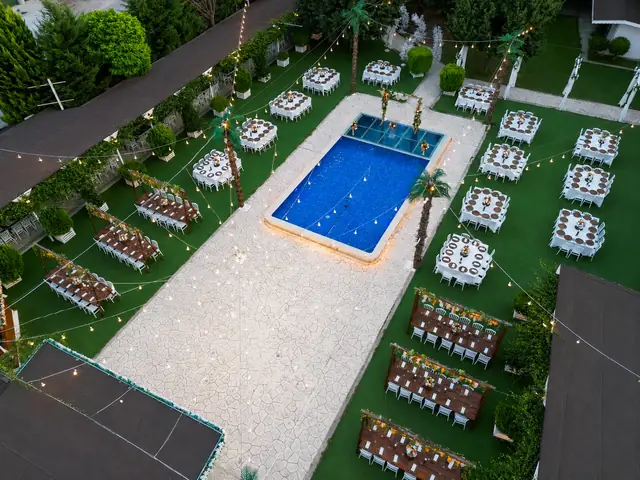 Talia Garden: Havuz ve davet alanı, havadan