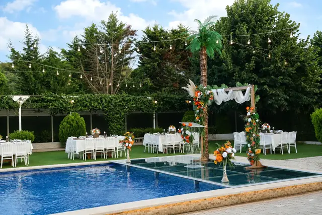 Talia Garden: Havuz önünde nikah düzeni